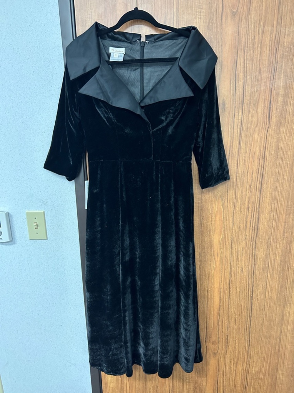 Classic Black Velvet Midi Dress with Satin Collar